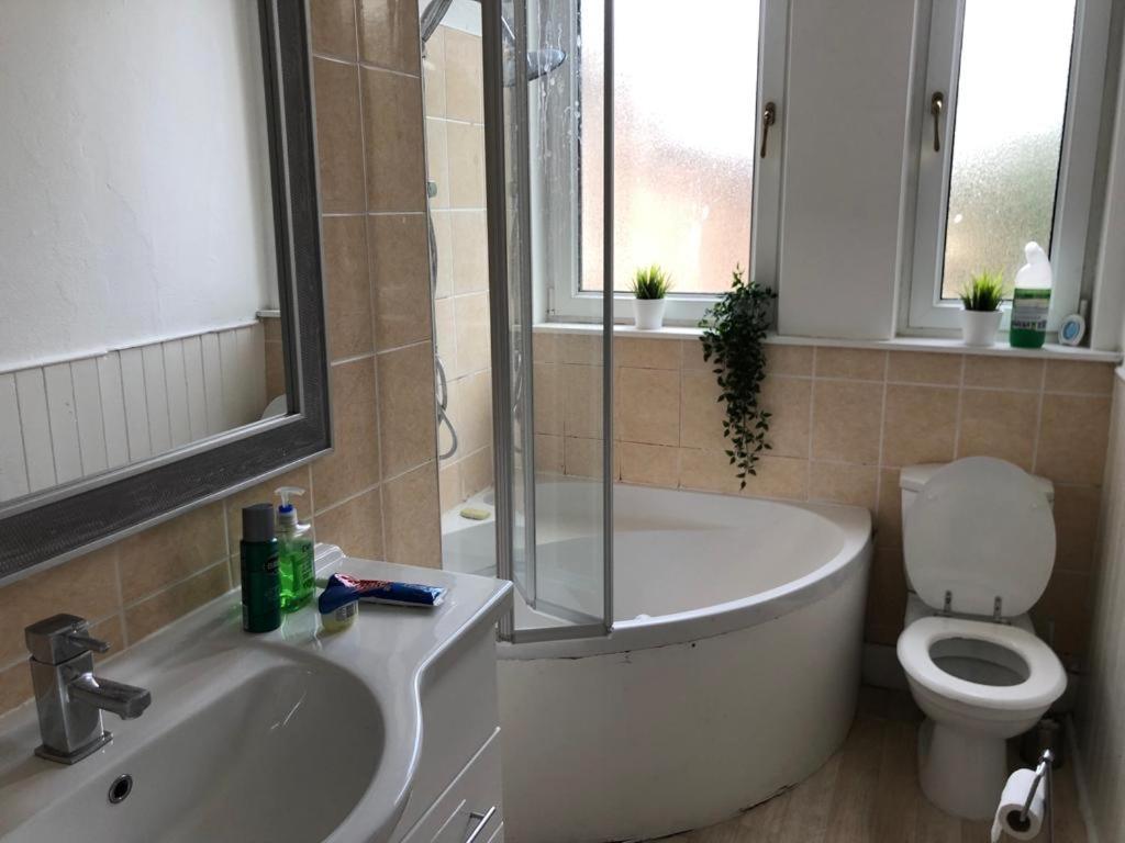 אדינבורו Lovely 2 Bedroom Apartment Close To City Centre מראה חיצוני תמונה